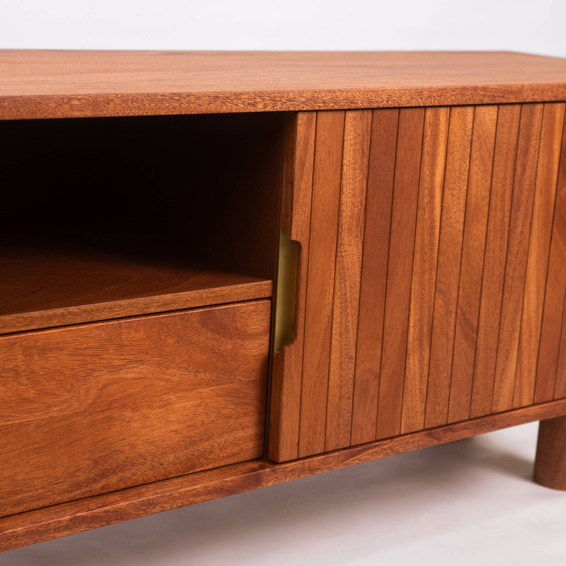 Dana TV unit - Renouve Studios