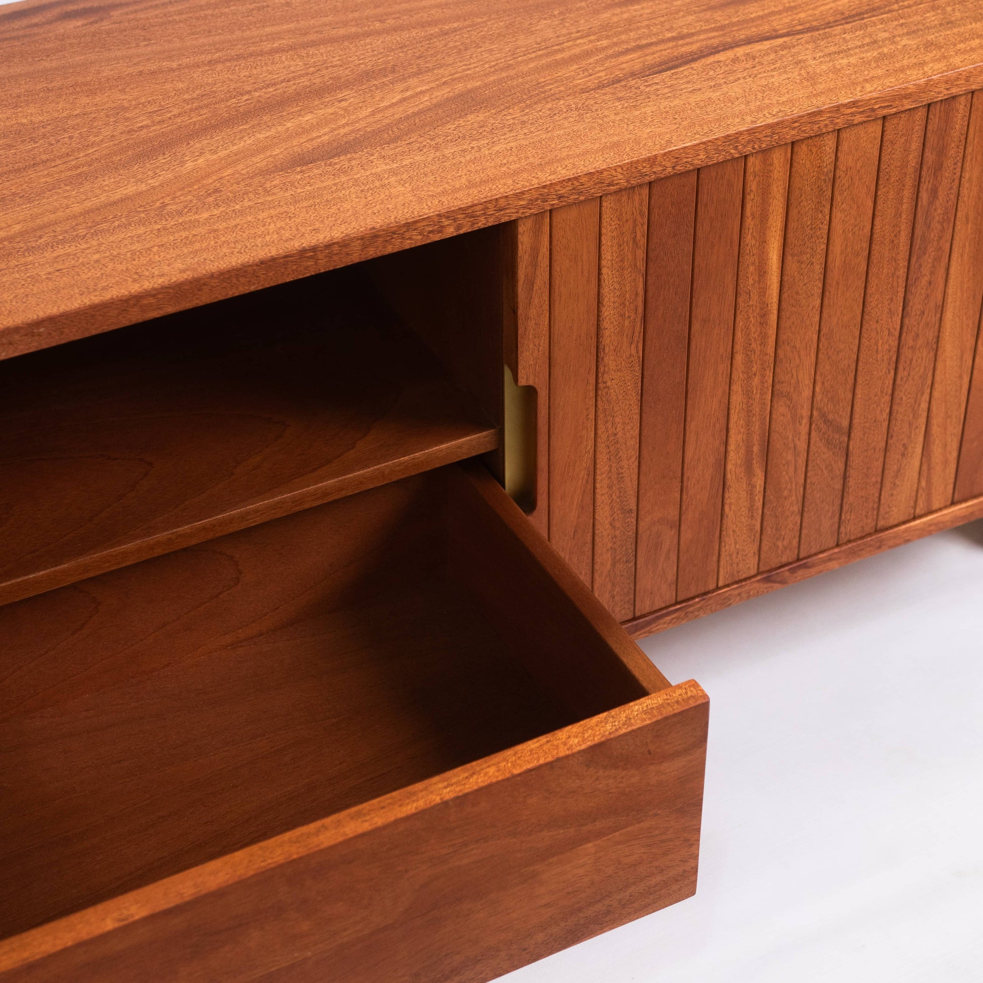Dana TV unit - Renouve Studios
